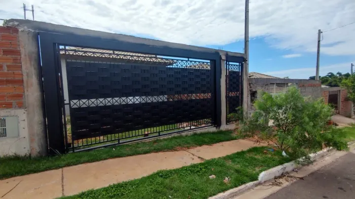 Vendo casa na Pacaembu 1 quero 80 mil