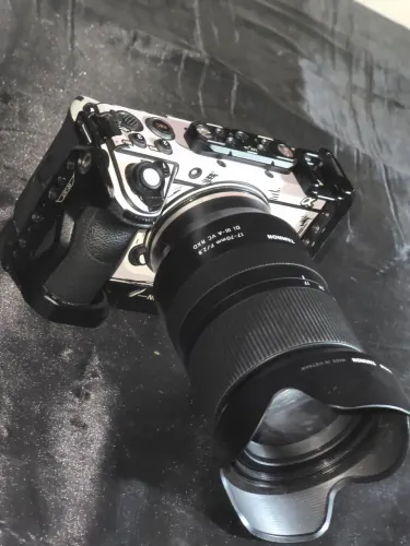 FX30 + Tamron 17-70 + Cage + Skin ( Kit Filmmaker)