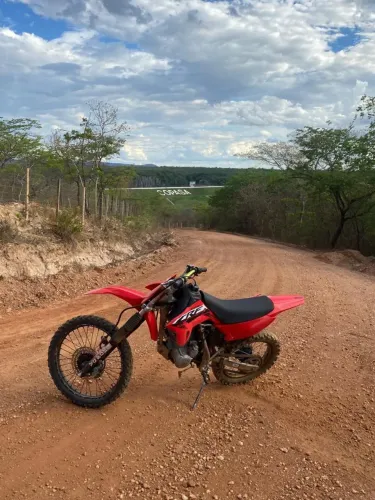 MOTO DE TRILHA XR 200