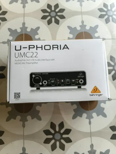 Interface de Áudio - Behringer UMC22