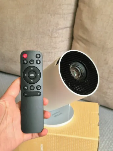 Projetor HY300 (novo) - Cinema em casa