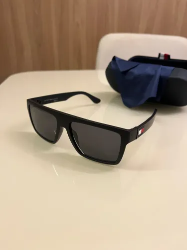 Oculos de sol Tommy Hilfiger Quadrado Masculino Preto