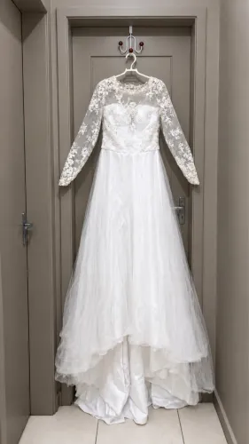 Vestido de Noiva Completo em Renda Bordada + Véu e Saia Removível