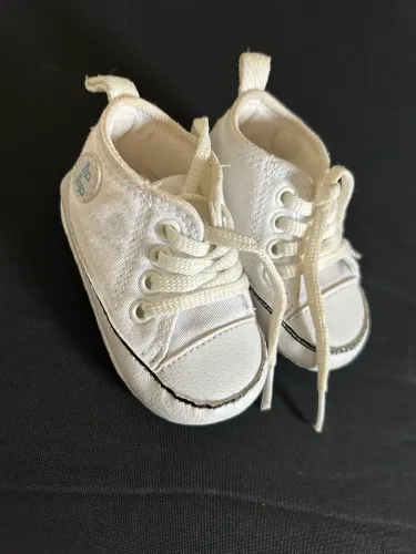 Sapatinhos infantis TIPTOP tamanhos 16, 18, 19 (cada um 30,00)