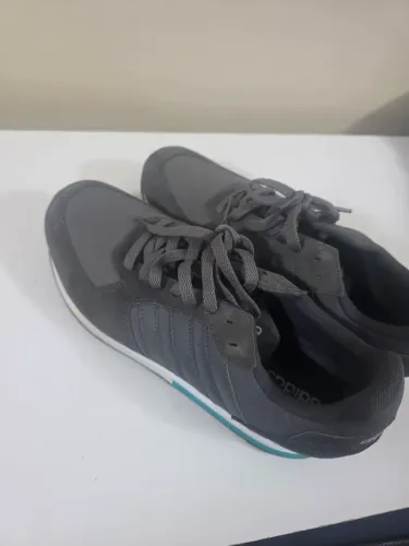 Tenis adidas casual usado uma vez