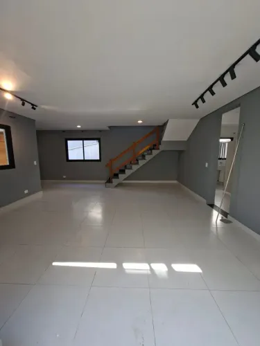 Casa em Condomínio Fechado com Área Gourmet em São Roque!