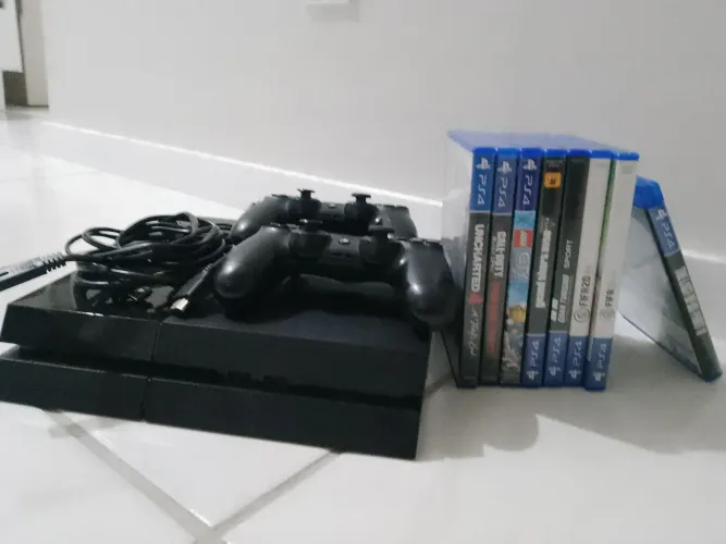 PS4 + 9 jogos