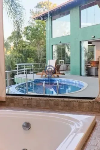 Excelente casa localizada no bairro Pântano do Sul, com 500 m² de área total