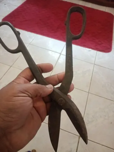 Tesoura corneta antiga