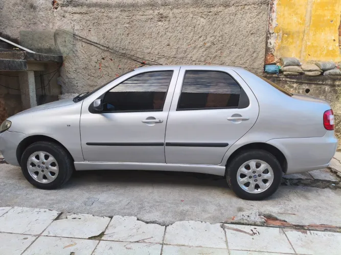 Fiat Siena HLX 1.8 MPI Flex 8V 4P 2005