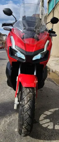 Honda ADV semi-nova, pouco rodada, freio abs, toda completa.
