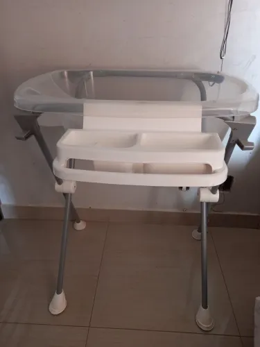 ?Banheira de Bebê Translúcida com Suporte Dobrável e Saboneteira Burigotto