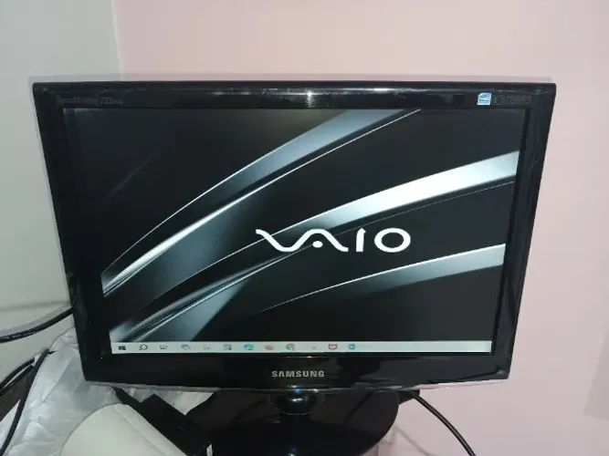 Monitor de computador funcionando