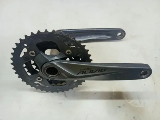 Pé de vela integrado Shimano Alívio M-4050, seminovo
