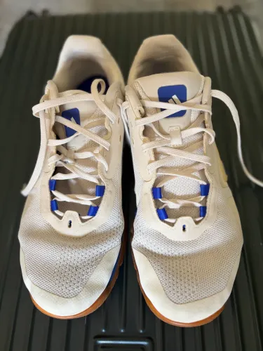 Tênis Adidas Casual e academia