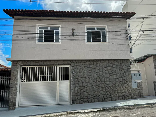 Casa com 4 quartos e entrada independente para locação e venda