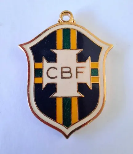 Medalha CBF Verso Taça Jules Rimet em Relevo Anos 70 / 80