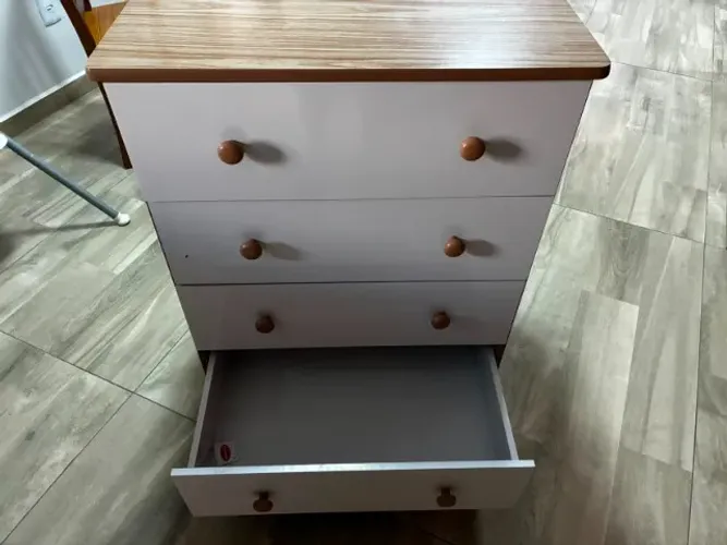 Quarto de Bebê com Berço e Cômoda 4 Gavetas 100% MDF e Colchão para Berço Espuma D-18 10cm