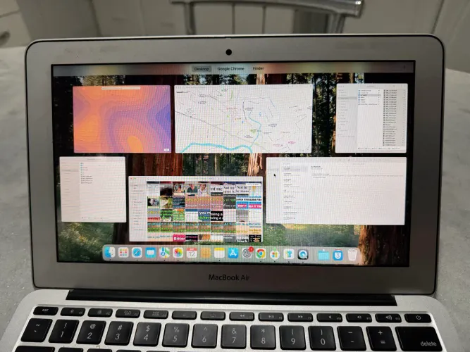 MacBook Air Apple