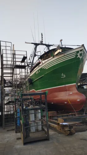 Barco de pesca (apoio maritimo).