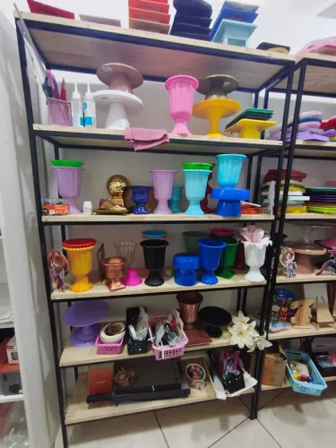 Estante de ferro com Prateleira