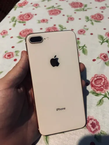 iPhone 8 Plus 