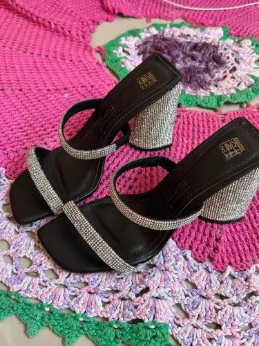 Vende-se sandália Santa Lolla