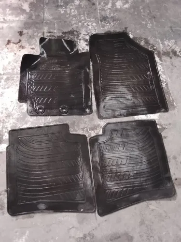 Tapetes original Etios perfeito estado de conservação usado pouco usados original Etios 