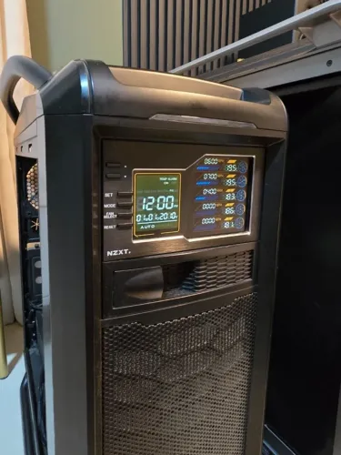 Gabinete Cosmos SE + Controladora de fans touch nzxt sentry