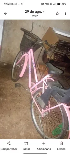 Bicicleta boa pra uso,só encher os pneus e andar