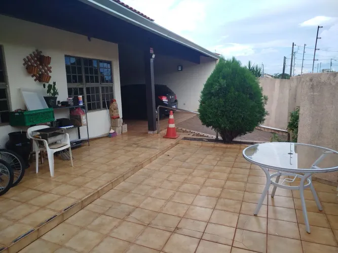 VENDO CASA NO SAN IZIDRO PRÓXIMO AO AEROPORTO -LONDRINA