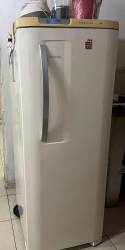 Vende-se Geladeira Electrolux Branca