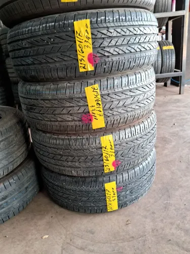 4 pneus Bridgestone 215/60/17 seminovos