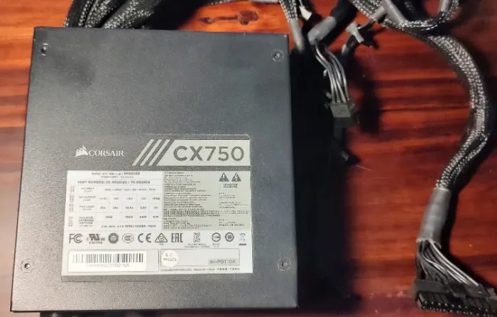 Fonte Corsair CX750W - Selo 80 Plus Bronze - Original