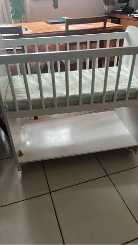 Berço com colchão para recém-nascido 