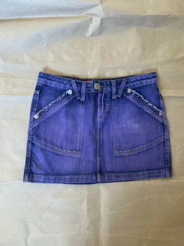 Mini saia jeans estilo anos 2000