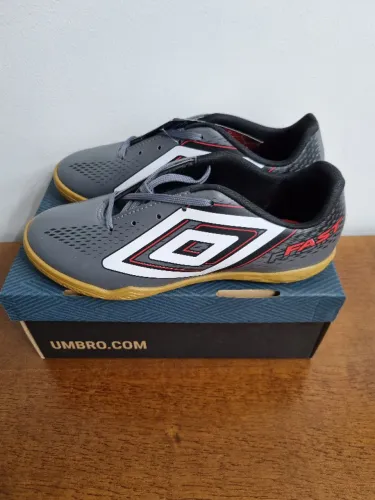 Chuteira Futsal Umbro Fast II - Número 36 - Nova