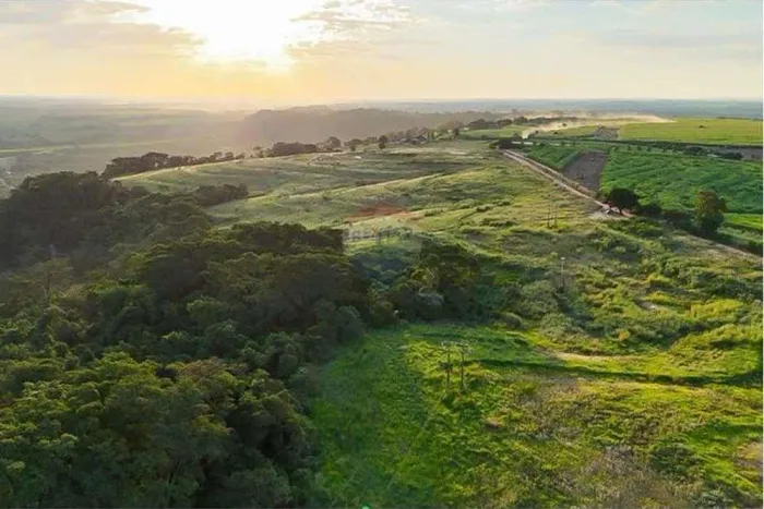 Chácara à venda de 21.000 m² em Monte Alto - SP.