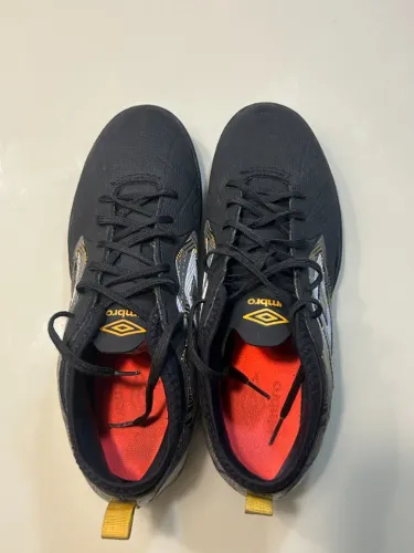 Chuteira Society Umbro Tocco II Club
