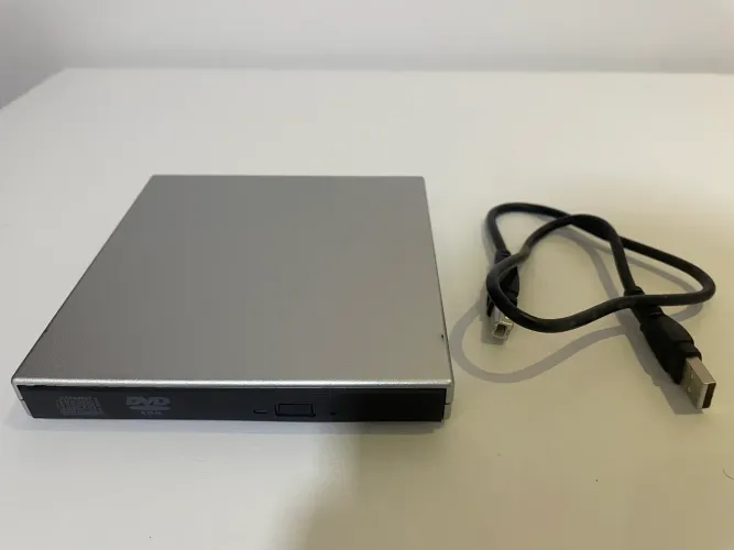 Leitor e gravador externo CD/DVD RW USB - Como novo