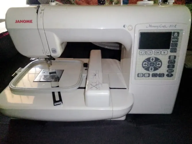 Janome MC200E