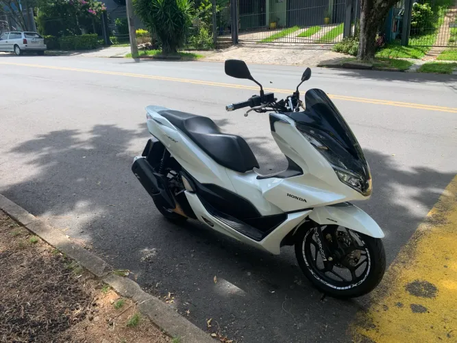 Honda PCX 160 ABS.  Ótimo estado com Manual e chave cópia 
