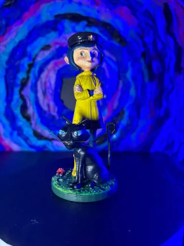 Estatueta Coraline 13 cm
