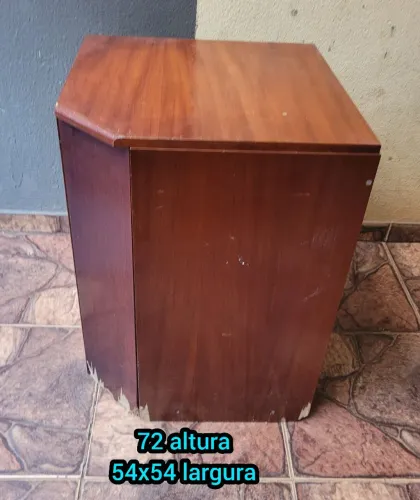 Lindo baú de canto