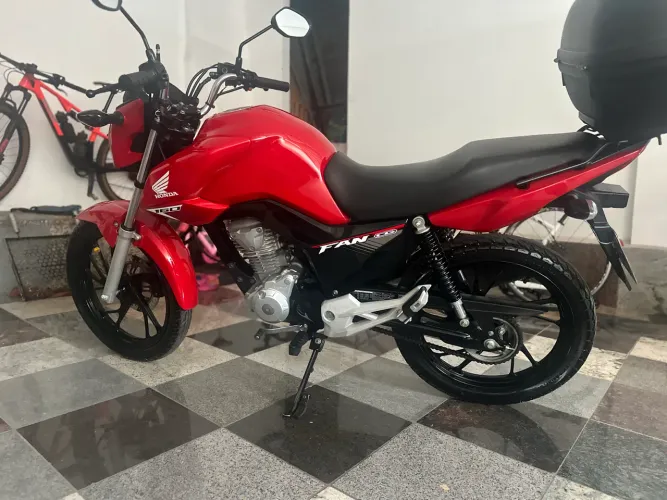 Super conservada - moto de garagem!