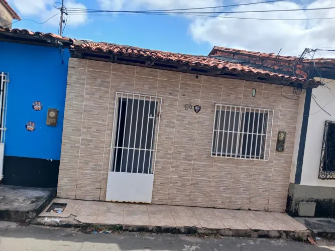 Alugo casa no bairro do Santa cruz
