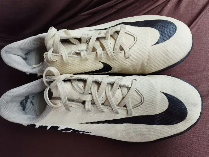 Chuteira Nike Society