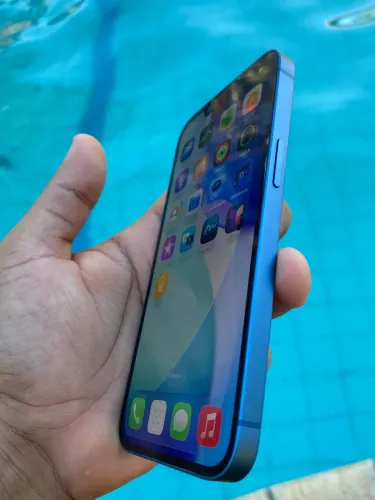 iPhone 13, todo original, bateria 88%, aceito troca com volta