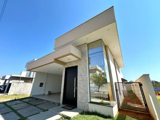 Primor das Torres - Casa térrea com 3 suítes / Armários planejados e piscina