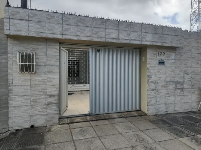 CASA + APTO. + DOIS ESPAÇOS P COMÉRCIO